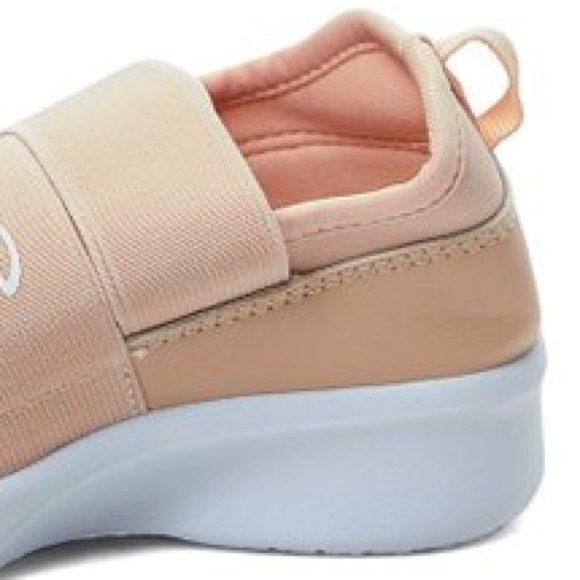 ✨HP✨Bebe Logo Sneaker - Picture 3 of 7